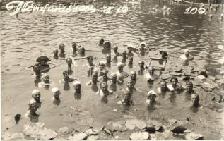 ~1930 Hévízfürdő, fürdőzők. Foto Ring, photo