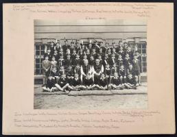 cca 1938-1939 Leventék, csoportkép a Budai Ciszterci Szent Imre Gimnáziumból, kartonra ragasztva, fe...
