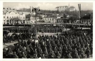 1938 Léva, Levice; bevonulás a főtéren / entry of the Hungarian troops