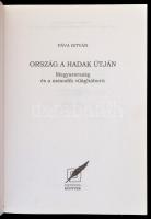 Páva István: Ország a hadak útján. Magyarország és a második világháború. Bp., 1996, Pannónia Könyve...
