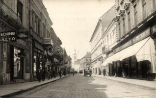 1940 Szatmárnémeti, Satu Mare; Kazinczy utca, Deutsch, Grünfeld és Dr. Fodor üzlete / Strada / street view with shops. "Vissza" So. Stpl