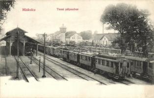 Miskolc, Tiszai pályaudvar vonatokkal