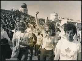 1973 Berlin, Világifjúsági és diáktalálkozó, 3 db fotó, az egyik hátulján pecséttel jelzett, különböző méretben