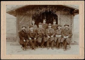 Vegyes fotó tétel, 8 db, keményhátú fotók és kartonra ragasztott fotók, közte tabló, csoport és port...