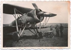 cca 1941 A WM21 Sólyom közelfelderítő gép feltöltése 6x9 cm