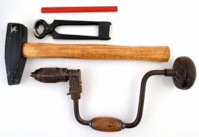 Vegyes bolha tétel, 4 db: régi kézi fúró, régi csípő fogó, kalapács, használatlan ács ceruza, 17 cm és 35 cm közötti méretben.