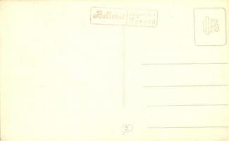 Fonyód, Jégberekedt Helka gőzös a befagyott Balatonon. Bellainé photo