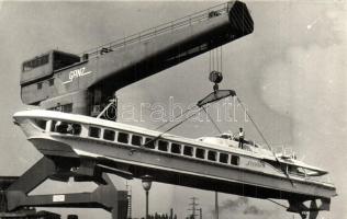 ~1960 Budapest III. Óbuda, Sirály II. hordszárnyas hajó vízre bocsájtása a hajógyárban. photo