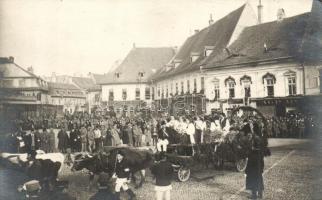 Nagyszeben, Hermannstadt, Sibiu; ünnepség, J.B. Misselbacher üzlete / festival, shops. photo