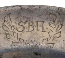 cca 1800  4 db régi ón tányér, jelzettek,kopásokkal, d: 23 cm (4×)