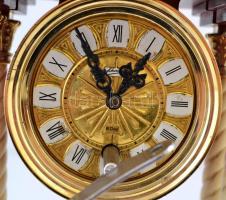 Ingajáratos, nyolcnapos díszes asztali óra, felhúzóval, működik, m: 28 cm