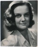 Tolnay Klári színésznő dedikált fényképe 9x12 cm