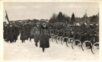 1939 Uzsok, Uzhok; Magyar-Lengyel Baráti találkozás a visszafoglalt ezeréves határon, kerékpáros katonák / Hungarian-Polish meeting at the border, soldiers on bicycle