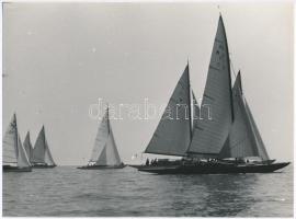 cca 1960 Balatoni vitorlások és nyaraló, 15 db fotó, 13x18 és 20x25 cm