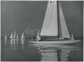 cca 1960 Balatoni vitorlások és nyaraló, 15 db fotó, 13x18 és 20x25 cm