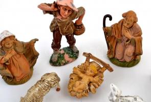 Betlehemes műanyag figurák, 9 db, kopottak, m: 1.5-11 cm