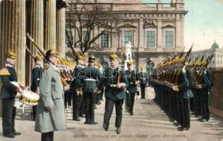Berlin, Ablösung der Neuen Wache unter den Linden / Replacement of the New Guard (Rb)