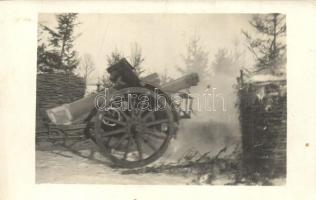 Osztrák-magyar ágyú tüzelés közben / WWI Austro-Hungarian K.u.K. cannon during firing. photo