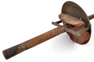 Régi vívótőr, névvel ("Szabó P."), pengehossz: 89 cm, teljes hossz: 107,5 cm