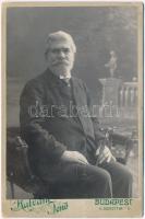 cca 1905 Woiniczky József honvéd tüzér főhadnagy saját kézzel aláírt kabinetfotója. 11x17 cm