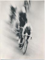 cca 1972 Kerékpárversenyzők, Gebhardt György (1910-1993) budapesti fotóművész hagyatékából 2 db vint...
