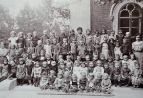 Magyarország története képekben. I-III. kötet. Szerk.: Gyurgyák János. I. kötet: A dualizmus kora. I...