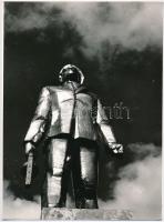 cca 1970 Zsigri Oszkár (1933-?) budapesti fotóművész hagyatékából 3 db vintage fénykép, az egyik fel...