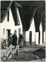 cca 1970 Zsigri Oszkár (1933-?) budapesti fotóművész hagyatékából 3 db vintage fénykép, az egyik fel...