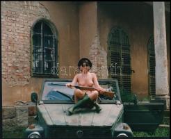 cca 1986 Szép az élet, Menesdorfer Lajos (1941-2005) budapesti fotóművész hagyatékából, 2 db jelzés ...