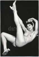 cca 1969 Rutinos menyasszony, 3 db szolidan erotikus vintage fénykép, 24x17 cm / 3 erotic photos
