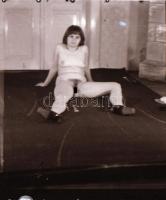 cca 1972 Erotikus és pornográf fotónegatívok, 47 felvétel 4 tekercsen, 5,5x5,5 cm