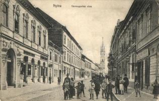 Nyitra, Nitra; Vármegyeház utca, Meitner Miksa cukrászda, Weidl A. üzlete / street view, pastry shop (kopott sarkak / worn corners)