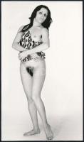 cca 1972 Bátor nőcis képek egy lázadó korszakból, 3 db szolidan erotikus vintage fénykép, 22x11 cm és 23,5x13,5 cm között / 3 erotic photos