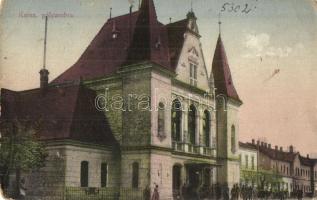 Kassa, Kosice - 3 db régi városképes lap: vasútállomás, megyeház / 3 pre-1945 town-view postcards: railway station, county hall
