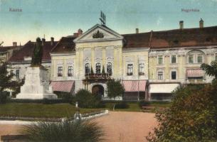 Kassa, Kosice - 3 db régi városképes lap: vasútállomás, megyeház / 3 pre-1945 town-view postcards: r...