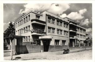 Rimaszombat, Rimavska Sobota - 3 db régi városképes lap: Horthy Miklós tér, Állami közkórház, Vármegyeház, motorkerékpár / 3 pre-1945 town-view postcards: square, hospital, county hall, motorbike