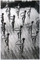 cca 1970 Balettjelenetek, 3 db vintage fotó és 2 db fotólap közös tétele, 8x11 cm és 15x10 cm között