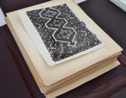 Régi szőnyegekről készült vintage fényképek gyűjteménye, többsége feliratozott, 154 db fotó közös ma...