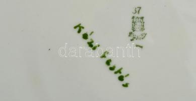 1942 Zsolnay virágmintás porcelán tányérok, 3 db, kézzel festett, jelzett, kopottas, d: 24 cm