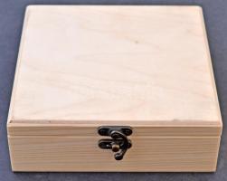 52 db régi karácsonyi és újévi üdvözlőlap fa dobozban / 52 pre-1945 Christmas and New Year greeting ...