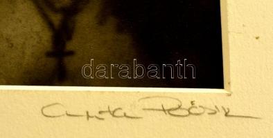 Pócsik Anita (?- ): Női portré, jelzett fotó, paszpartuban, 13,5×10,5 cm