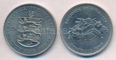 Guernsey 1972. 25p Cu-Ni "25. házassági évforduló" + 1977. 25p Cu-Ni "Királynői ezüst...