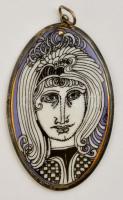 Hollóházi Szász Endre által tervezett mintával díszített porcelán medál, matricás, jelzett, 6x4 cm