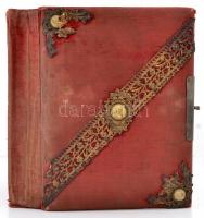 cca 1870-1900 Családi fotóalbum, kb. 60 db keményhátú fotóval, viseltes fémveretes vászon fotóalbumb...