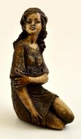 Ülő lány, festett gipsz szobor, jelzés nélkül, m: 17,5 cm