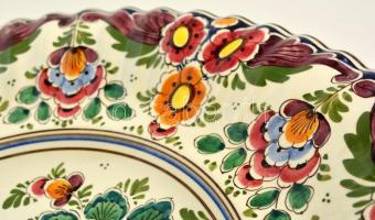 Delft nagyméretű madaras-virágos falitál, kézzel festett, jelzett, apró kopásokkal, d: 43 cm