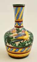 Olasz kerámia váza, kézzel festett, jelzett, apró lepattanásokkal, m: 19,5 cm