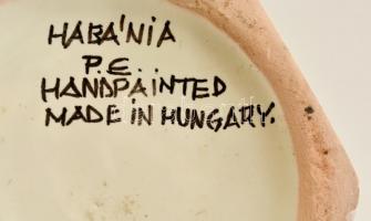 Habánia kerámia pálinkatartó, kézzel festett, jelzett, kopásnyomokkal, m: 17 cm