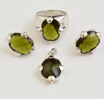 Ezüst(Ag) zöld köves szett, fülbevalópár + függő + gyűrű, jelzett, méret: 54, bruttó: 16,1 g