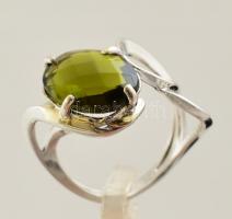 Ezüst(Ag) zöld köves gyűrű, jelzett, méret: 57, bruttó: 4,5 g